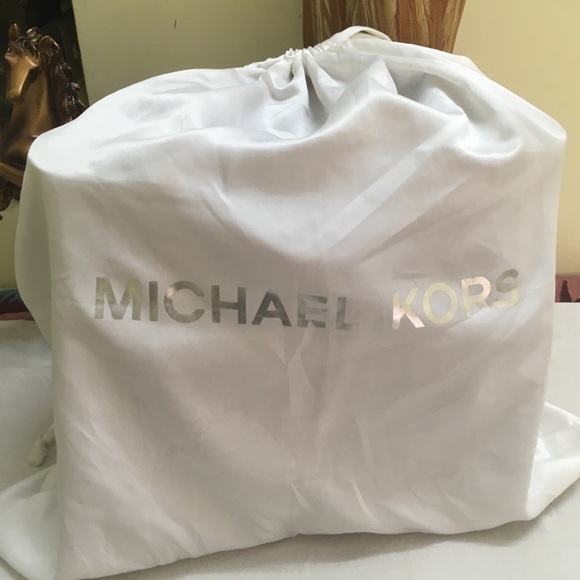 Authentic Michael Kors Jet Set Medium Pocket Tote - Picture 14 of 16